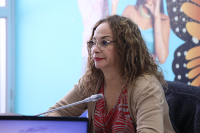La asambleísta del correísmo, Pierina Correa, preside la mesa de Niñez y Adolescencia.