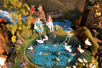 El pesebre tejido a mano tiene alrededor de 50 años, es cuidado con mucho cuidado como un tesoro.