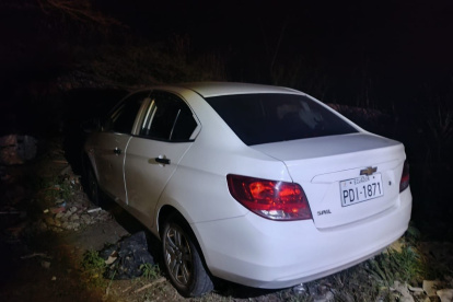 Incidente. En este vehículo se movilizaban los sospechosos. Hubo persecución previa a su detención.