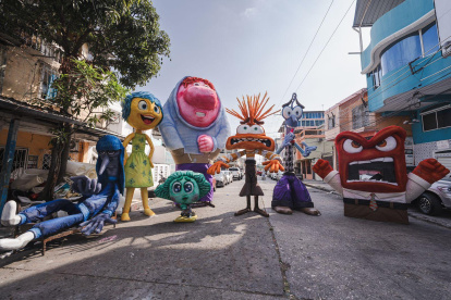 Ruta de los monigotes, en el suburbio, a suroeste de Guayaquil.
