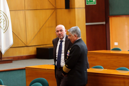 Autoridades. El ministro de Defensa, Gian Carlo Loffredo y el comandante del Comando Conjunto de las Fuerzas Armadas Jaime Vela.