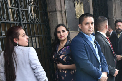 Verónica Abad recuperó sus funciones pero no en el país.