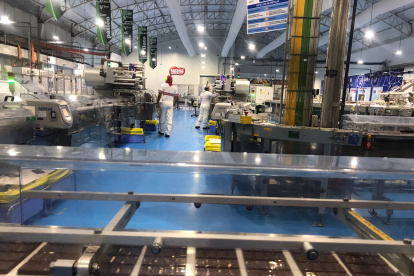Nestlé fabrica en su central, 110 paquetes de galletas por minuto.