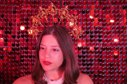 Adrianela presentó el EP Holiday honey