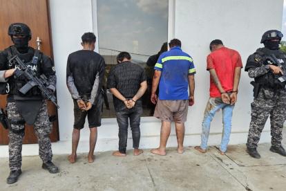 Cinco personas fueron detenidas como los presuntos autores del ataque armado contra el grupo policial.