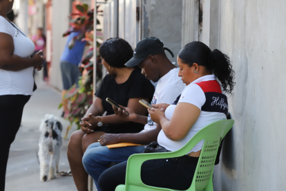Familiares de niños desaparecidos en Guayaquil.