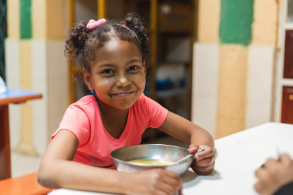 La fundación Familia Herbalife proporciona alimento a las niños ecuatorianos.