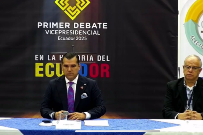 En la rueda de prensa sobre el debate vicepresidencial, Federico Morán, de la Universidad Bolivariana del Ecuador; y Arturo Cabrera, de Ciclo Electoral y Democracia
