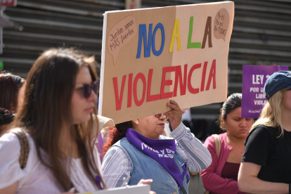 Una manifestación durante la marcha del Día Internacional de la Eliminación de la Violencia contra la Mujer en Cochabamba (Bolivia).
