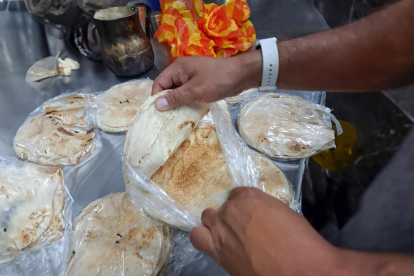 Durante el operativo de control efectuado en el sector República de El Salvador encontraron alimentos almacenados cerca de químicos de limpieza