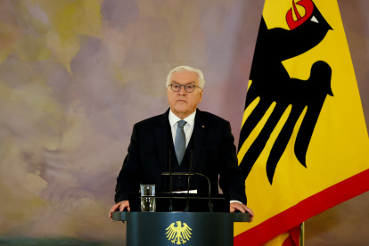 El presidente alemán, Frank-Walter Steinmeier, anuncia la decisión de disolver el Parlamento.