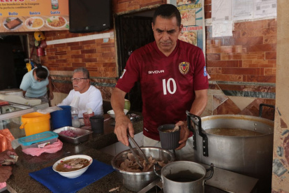 El encebollado es el plato preferido de los guayaquileños para recuperar energías después de las celebraciones.