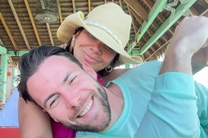 Michela Pincay con su novio.