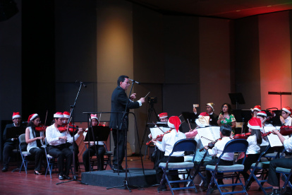 Se presentaron las orquesta del Conservatorio de Música Nicola Paganini y la Filarmónica Juvenil de Guayaquil, bajo la dirección de Patricio Jaramillo Carrillo. Contó con la participación de la mezzosoprano Yanina Murga.