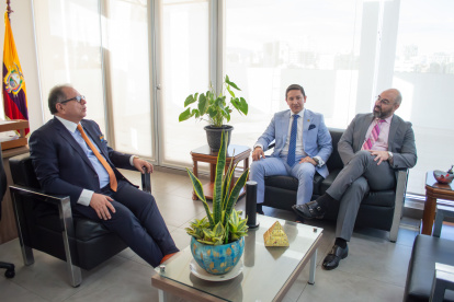 Desde la der: Mario Godoy, presidente de la Judicatura, en una reunión con Henry Gaibor, director de la Judicatura de Pichincha, y Fabián Fabara, presidente de la Corte de Justicia de Pichincha, el 17 de diciembre de 2024,