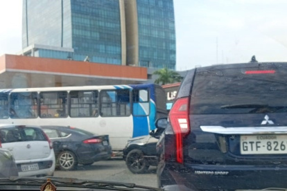 En la avenida Francisco de Orellana, cerca de los centros comerciales levantados en la ciudadela Kennedy, las quejas fueron múltiples por el bloque de calles.