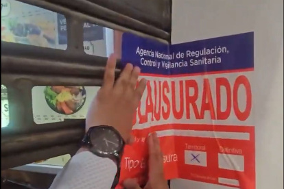 A través de un video, la Arcsa dio a conocer el estado en el que halló el restaurante de comida árabe.