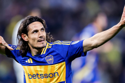 Edinson Cavani en la celebración de gol con la camiseta de Boca Juniors