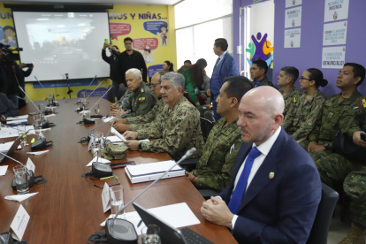El ministro de Defensa Giancarlo Loffredo, el jefe del Comando Conjunto de las Fuerzas Armadas y el comandante de la FAE comparecieron en la Asamblea.