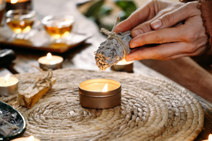 Conoce las cábalas de fin de año para atraer abundancia, amor y éxito este 2025.