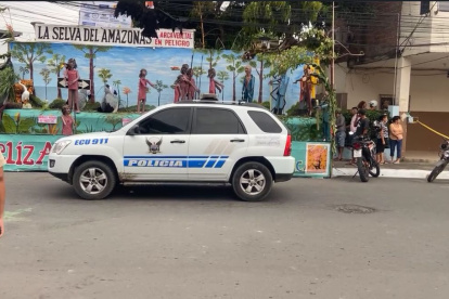 Un hombre fue asesinado al costado de una tarima de años viejos, en Portoviejo, la tarde de este lunes 30 de diciembre del 2024.