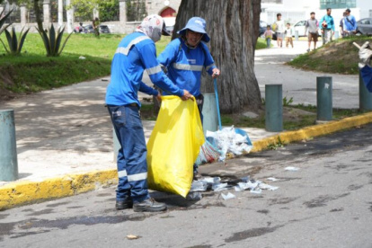 Se recomendó a los vecinos que eviten quemar monigotes en las vías o los parques.