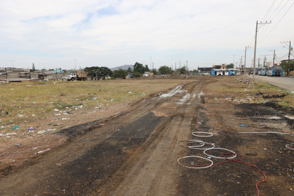 Este es el terreno baldía en el que dos arquitectas plantean construir un gran pulmón verde.