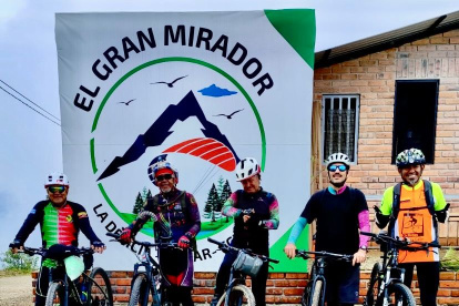 El grupo de Ciclistas de la Calle que llegó a los 2.300 metros en Ducur.