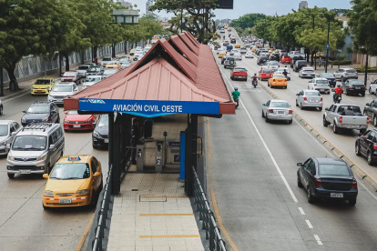 En la av. de las Américas, se cerrará un carril para la reubicación de parada de Metrovía.