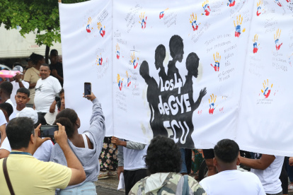 En los alrededores del Complejo Judicial de Guayaquil, los familiares se concentraron a pedir justicial