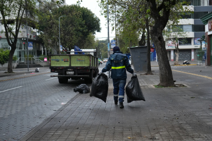 Recolección. Los trabajos de limpieza empezaron desde las 03:00.
