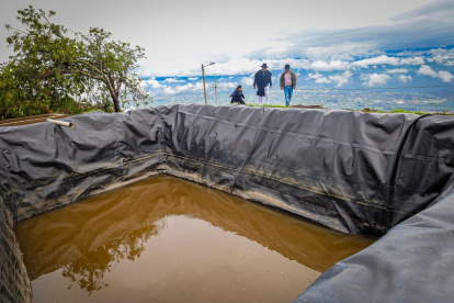 AMBATO. LOS RESERVORIOS QUE SE CONSTRUYEN EN CALHUA GRANDE BUSCAN PREVENIR SEQUIAS FUTURAS. AG-EXTERNO