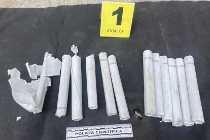 Descubren y neutralizan explosivos en el norte de Quito
Descubren y neutralizan explosivos en el norte de Quito
Descubren y neutralizan explosivos en el norte de Quito

La policía descubrió y neutralizó explosivos en un local comercial de Calderón, norte de Quito