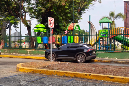 A lo largo de la avenida del Malecón están ubicadas nuevas señales de tránsito.