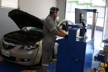 Proceso. La revisión técnica vehicular es obligatorio para circular.