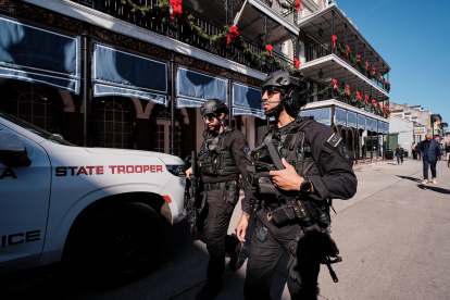 New Orleans (United States), 02/01/2025.- Members of the New Orleans Police Department walk Bourbon Street before it is reopened to the public in New Orleans, Louisiana, USA, 02 January 2025. At least 15 people are dead and 35 injured after the driver of a white pickup truck slammed into a crowd of people on Bourbon Street on 01 January 2025 and then opened fire with a gun. The FBI identified the driver as Shamsud-Din Jabbar, a US citizen from Texas and Army veteran. He was killed in a shootout with police. (Nueva Orleáns) EFE/EPA/DAN ANDERSON