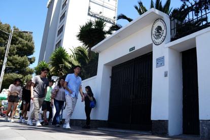 La Embajada de México en Ecuador permanece cerrada indefinidamente, desde abril de 2024, así como los servicios consulares, informa la misión diplomática en su portal Web.