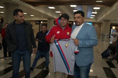 El entrenador Turco Asad empezó a sentir el cariño de los aficionados de El Nacional desde su arribo a la capital.