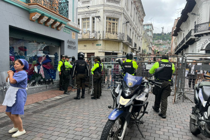 Los alrededores de la Plaza Grande se encuentran cercados y con un fuerte contigente policial este sábado 4 de enero