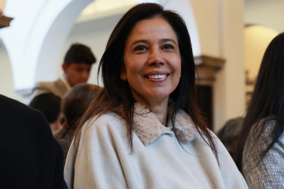 Cynthia Gellibert, designada vicepresidenta encargada, reemplaza a Sariha Moya tras su retiro por motivos de salud.