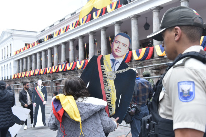 Junto a un gran despliegue policial, los simpatizantes de Noboa se aglomeraron en la Plaza Grande.