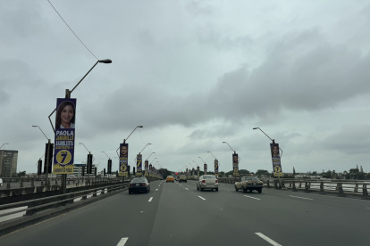 Imagen captada por un ciudadano que circulaba por el puente de la Unidad Nacional.