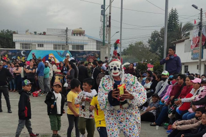 Desfile. El payaso es uno de los personajes la celebración de inocentes.