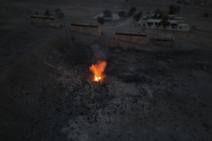 Damascus (Syrian Arab Republic), 05/01/2025.- An aerial photograph taken with a drone shows fire at the site of a damaged weapons depot after a blast near Damascus, Syria, 05 January 2025. According to the Syrian Observatory for Human Rights, blasts rocked the Kisweh area on the outskirts of the Syrian capital of Damascus housing weapons depots belonging to the ousted government of former president Bashar al-Assad. (Siria, Damasco) EFE/EPA/AHMAD FALLAHA