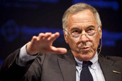 profesor de Economía Aplicada en la Universidad Johns Hopkins. Es conocido como el “Doctor del Dinero” y se desempeñó como asesor del exministro de Finanzas de Ecuador, Carlos Julio Emanuele, en 2001-2002.