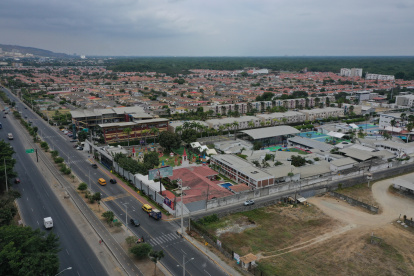 Guayaquil enfrenta grandes desafíos y oportunidades en los próximos 25 años en cuanto a su crecimiento urbanístico. Expertos coinciden en que el futuro de la urbe dependerá de una planificación integral que considere no solo la expansión territorial, sino también la optimización de sus recursos y la consolidación del área metropolitana conocida como el Gran Guayaquil.
