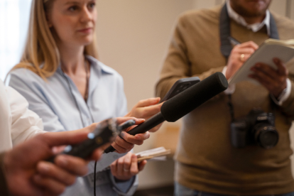 Imagen simbólica sobre libertad de expresión y periodismo.