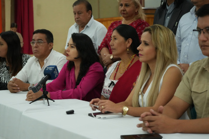Encuentro. Candidatos y delegados de organanizaciones políticas participaron del sorteo del temas y orden de intervención del debate vicepresidencial de las elecciones de febrero próximo.