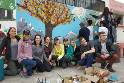 Trabajan con voluntarios, familias y pasantes de universidades como INCINE, UDLA y la Universidad de las Artes