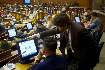Los asambleístas alternos debutaron con el primer debate de una ley.